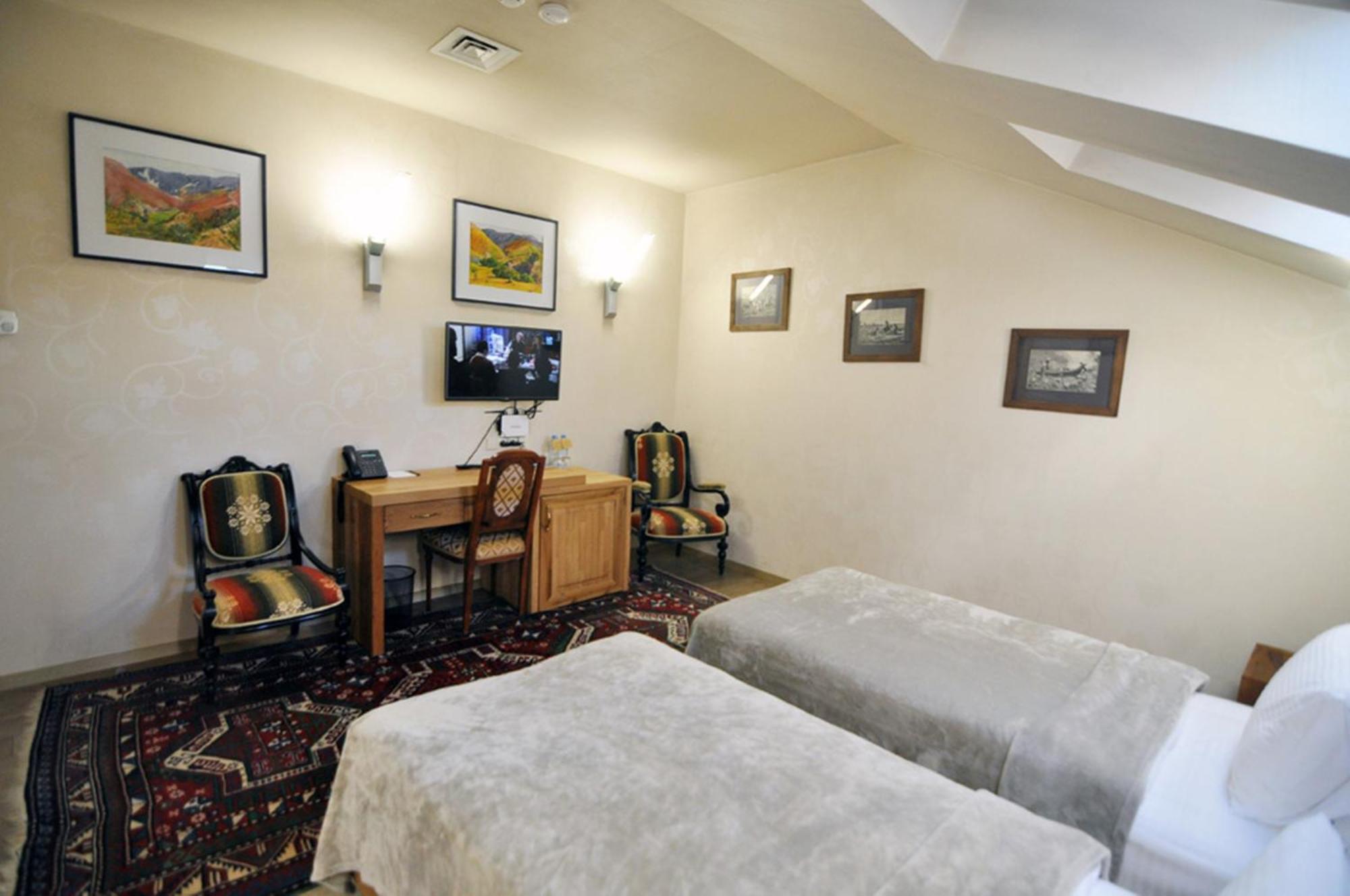 Vinotel Boutique Hotel Tbilisi Rum bild