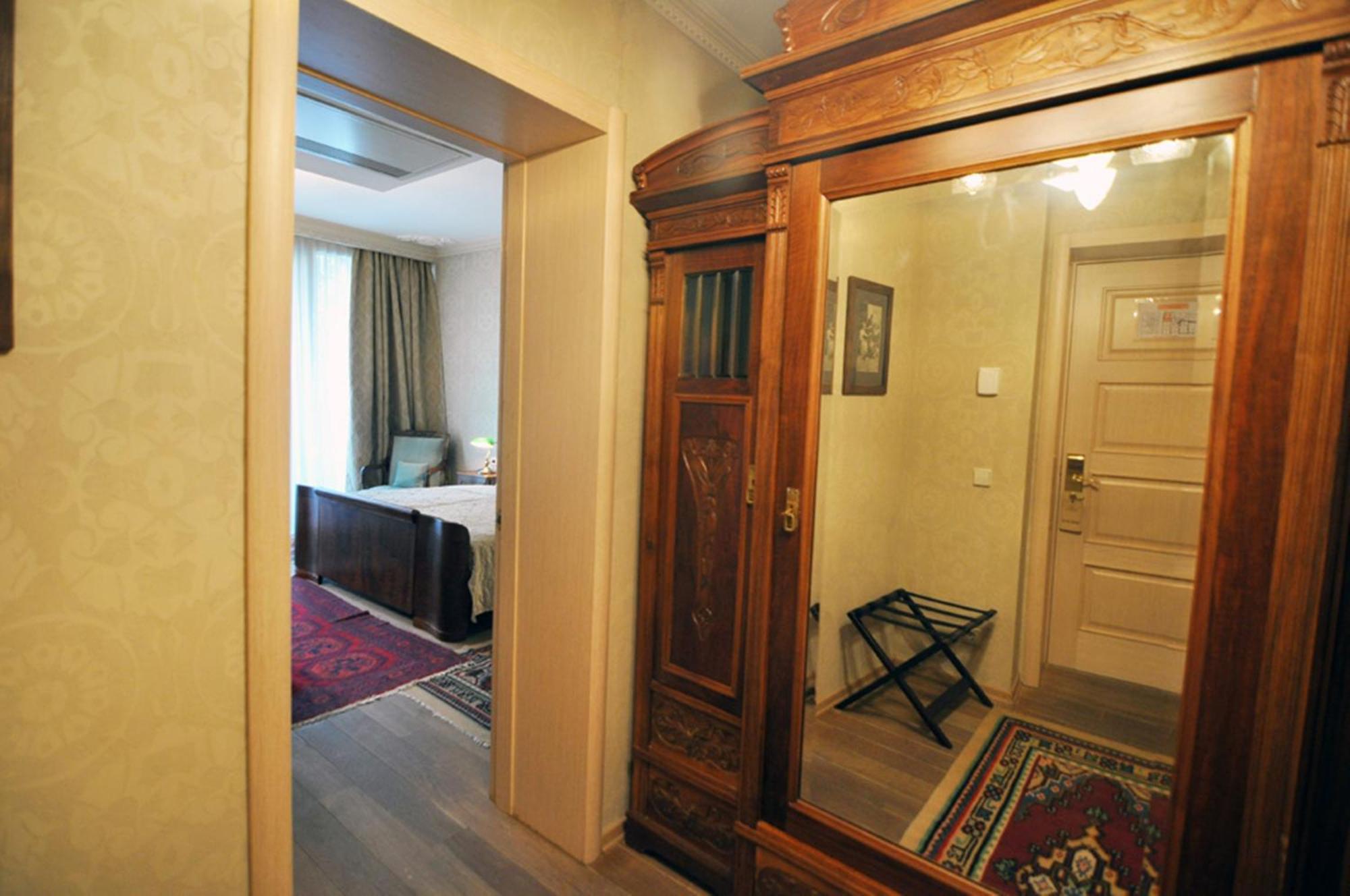 Vinotel Boutique Hotel Tbilisi Rum bild