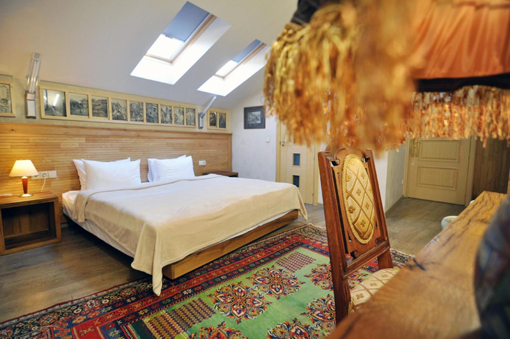 Vinotel Boutique Hotel Tbilisi Rum bild