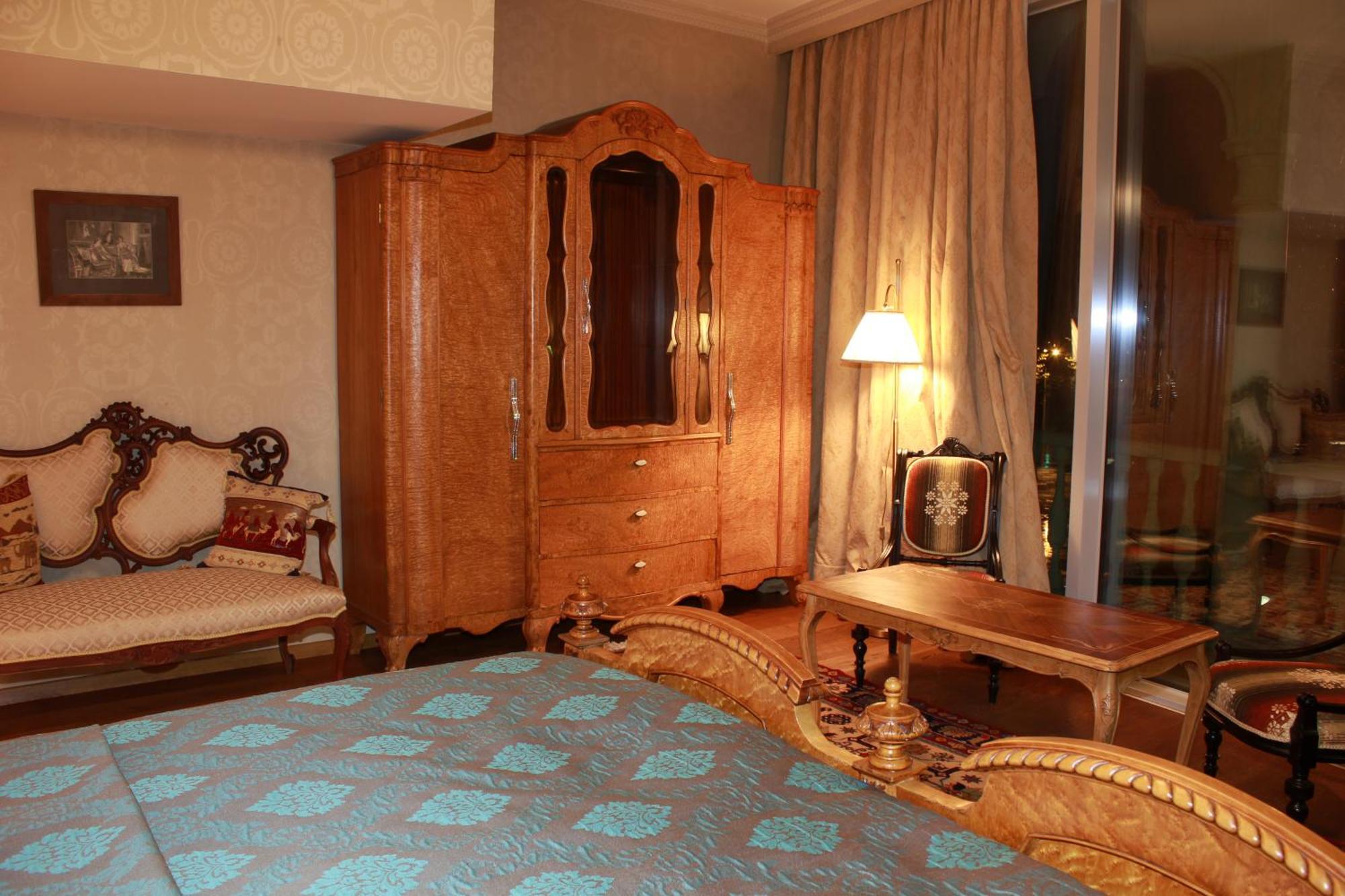 Vinotel Boutique Hotel Tbilisi Rum bild